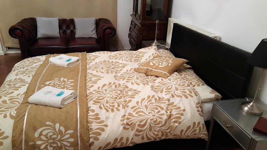 Oyo Guest House Ellipse Whetstone Pokoj fotografie
