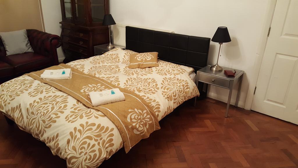 Oyo Guest House Ellipse Whetstone Pokoj fotografie